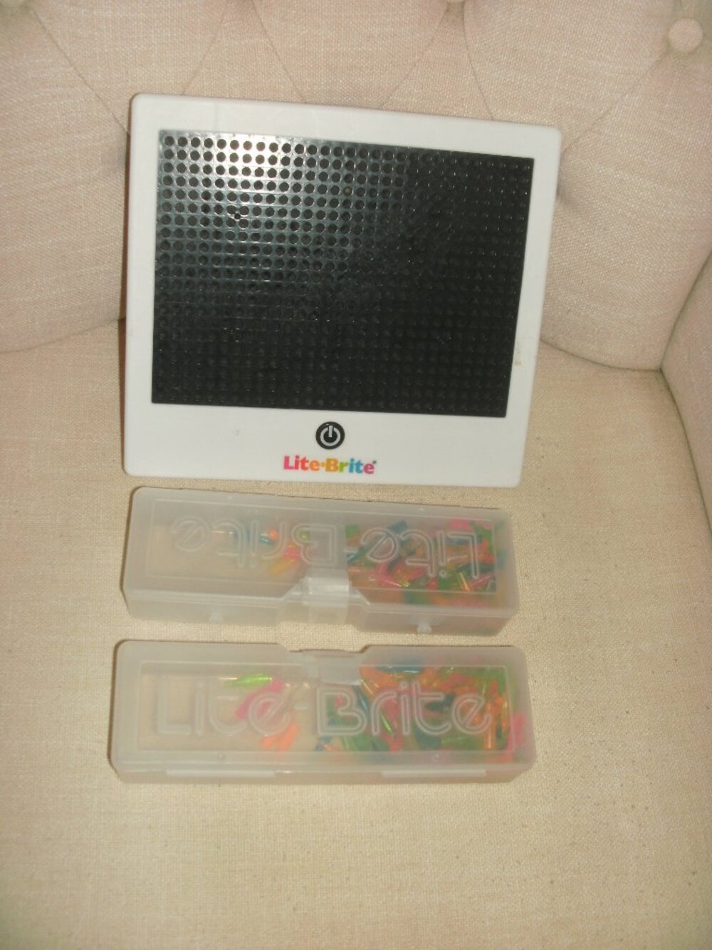2014 Hasbro Lite Brite Toy White Battery Operated Board 300 Pegs & 2 Cases WORKS